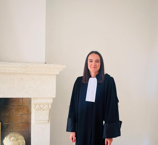 Maître Louna VANDREBECQ Maître Louna VANDREBECQ
